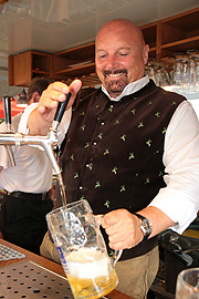 Friedensenegelfest mit Augustiner Bier (Bild: Martin Schmitz)